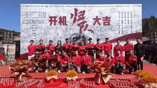 最强阵容开机插图